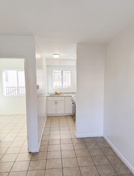 Building Photo - 2672 S Redondo Blvd