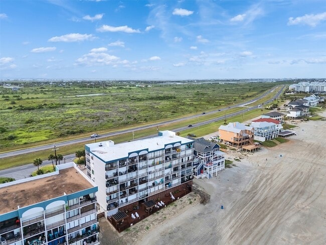 Building Photo - 11945 Termini-San Luis Pass Rd