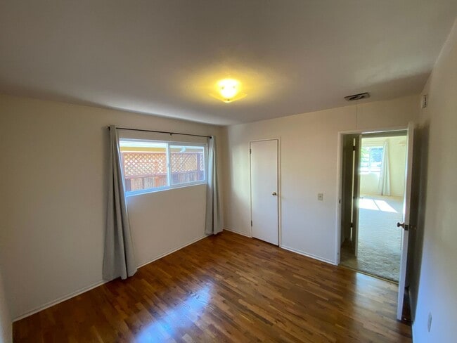 Building Photo - 121 Coulson Ave