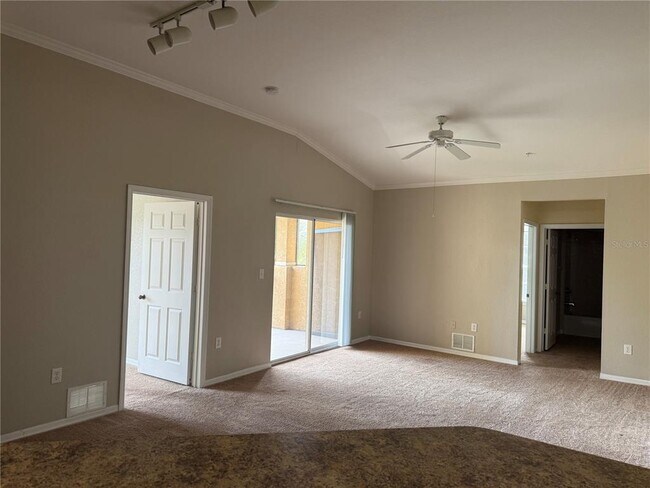 Building Photo - 10105 Courtney Oaks Cir
