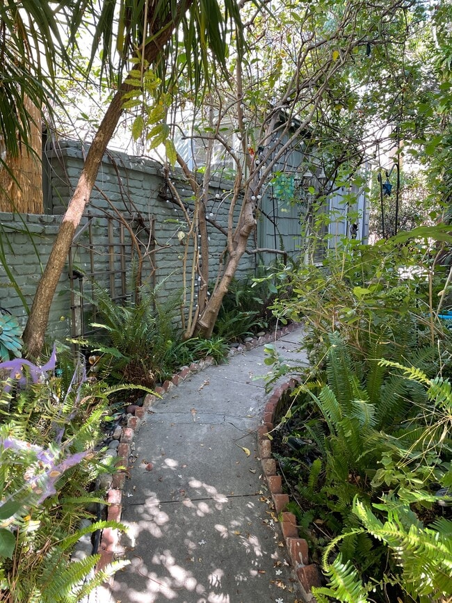 Building Photo - 2024 Argyle Ave