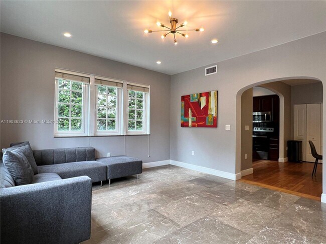 Primary Photo - 215 Phoenetia Ave