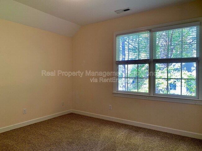 Building Photo - 411 Hogan Woods Cir