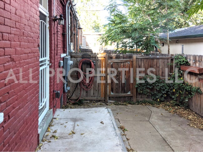 Building Photo - 1319 E 27th Ave