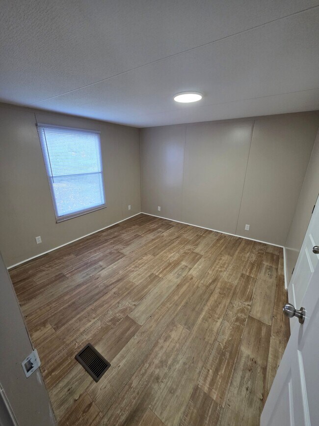 Building Photo - 1011 Jane Cir