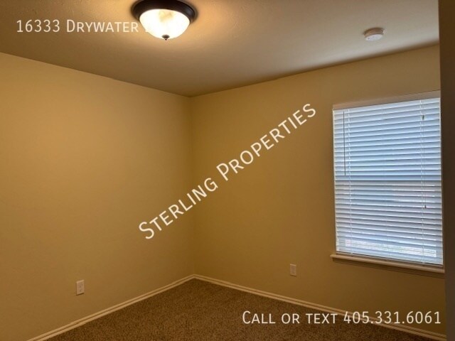 Building Photo - 16333 Drywater Dr