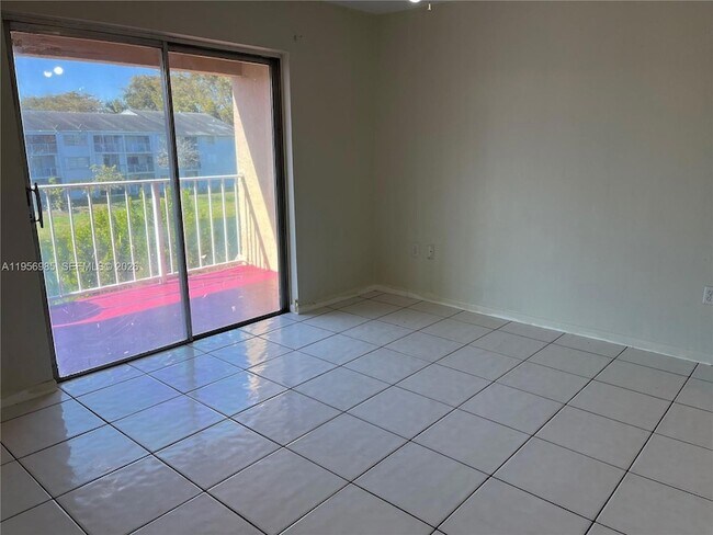 Building Photo - 8420 SW 154th Cir Ct