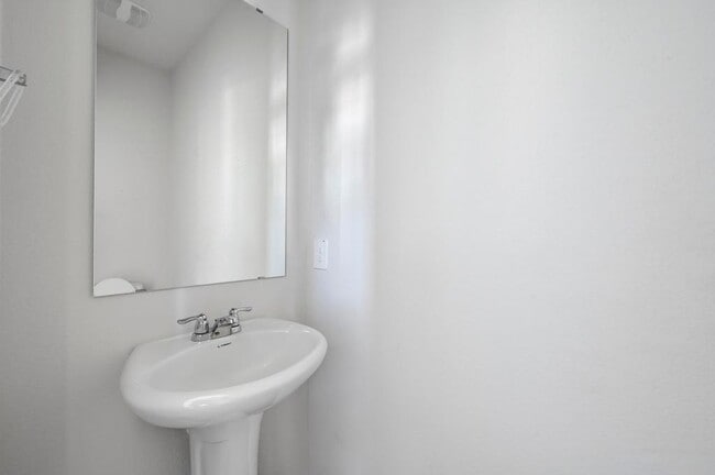 Building Photo - 229 Frogmore Lp