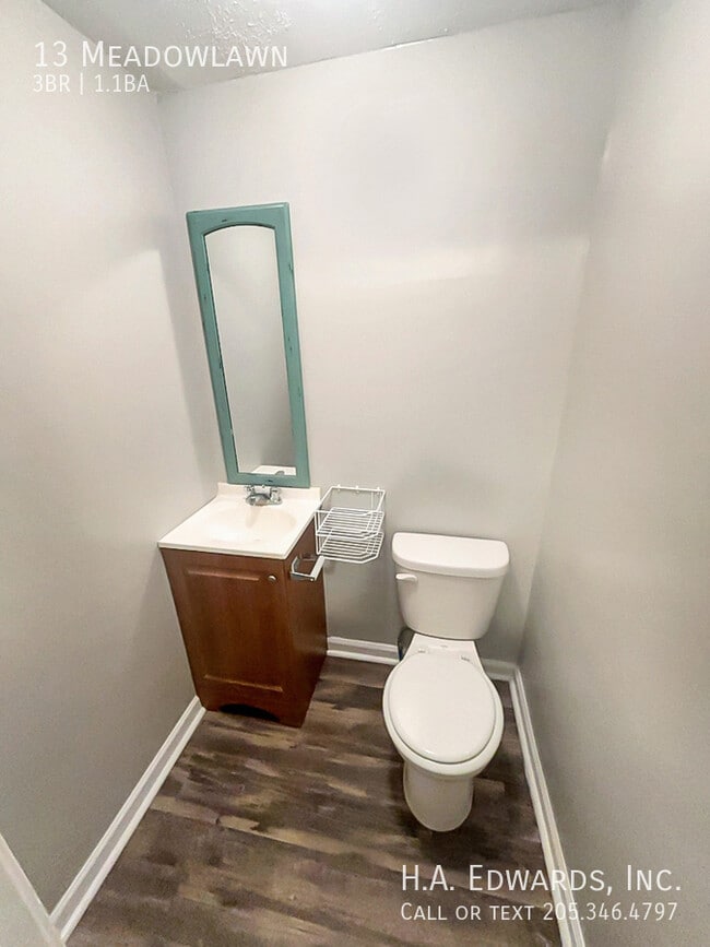 Building Photo - 13 Meadowlawn-