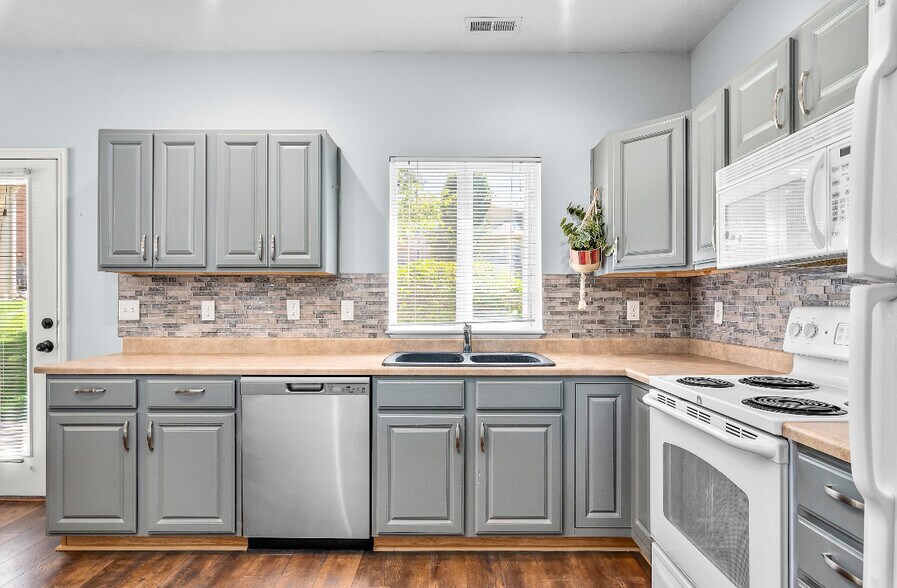 Building Photo - 5043 W Rock Butte