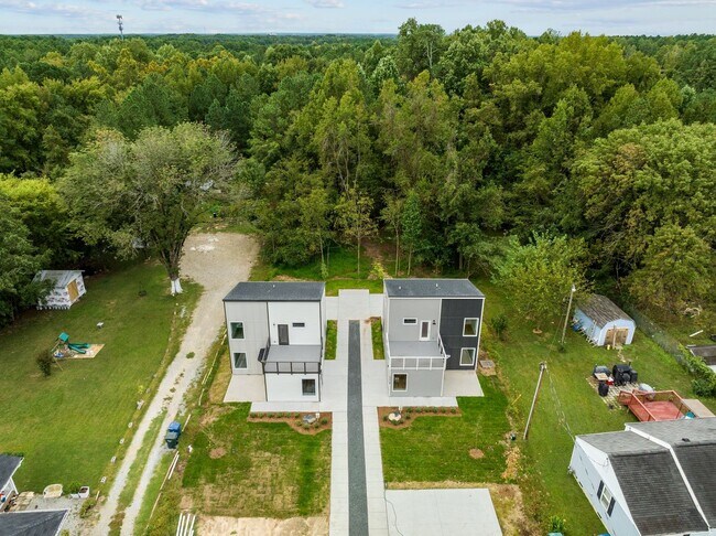 Building Photo - Gorgeous New Construction near Downtown Durham, Premium Finishes - Pet Friendly!