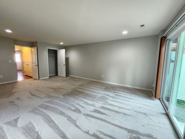 Building Photo - 4 Bedroom Cary Townhome! Great Location, N...