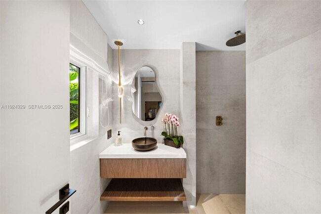 Building Photo - 244 W San Marino Dr