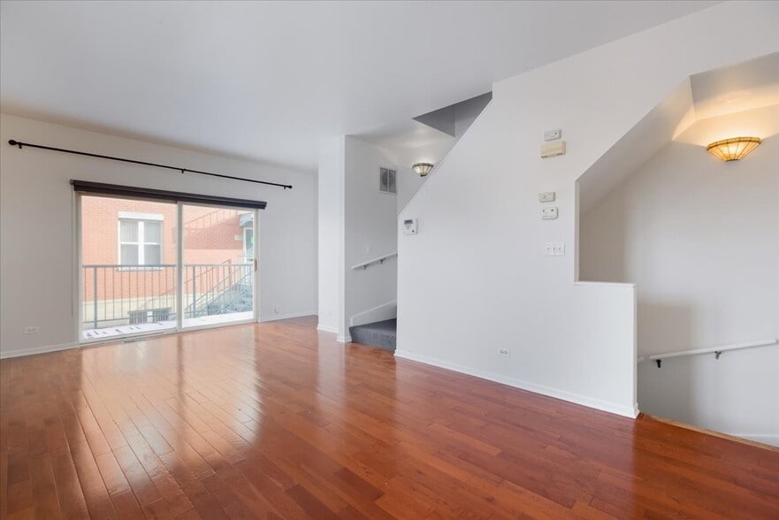 Building Photo - 4530 S Woodlawn Ave