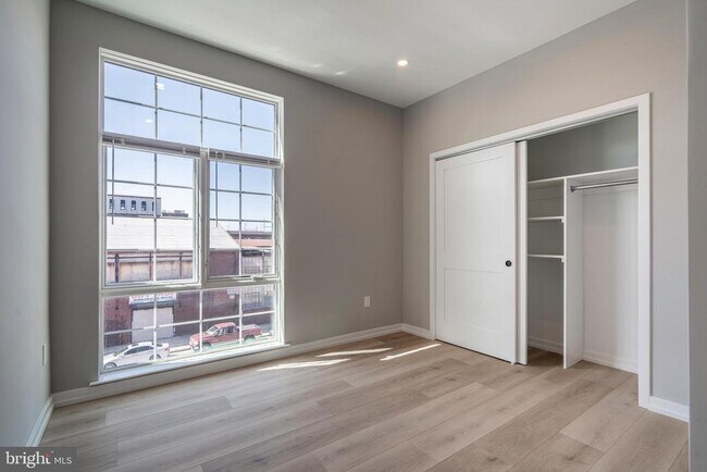 Building Photo - 2401 Washington Ave