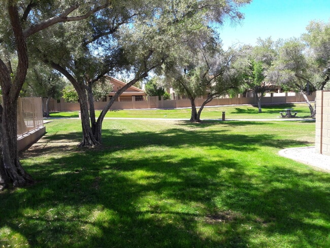 Building Photo - 15852 N 50th St