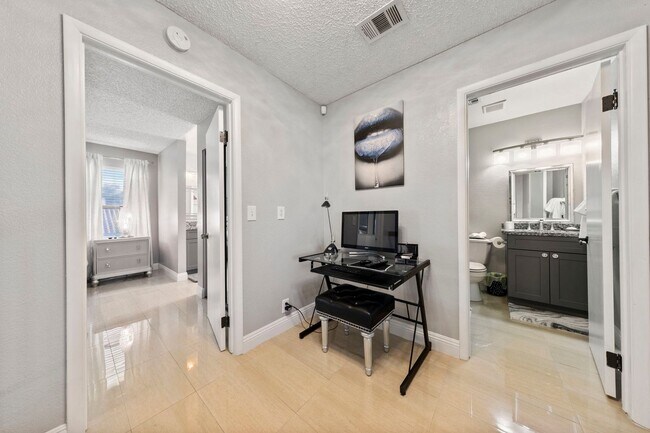 Building Photo - Fully furnished gorgeous Silverado Ranch home!
