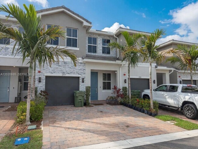 Building Photo - 217 SW 170th Ave