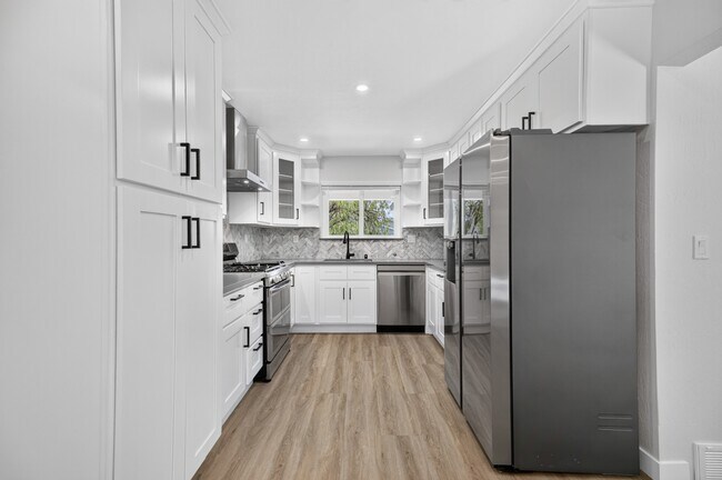 Building Photo - 4535 Lobos Ave