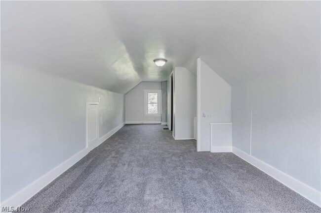 Building Photo - 897 Peckham St