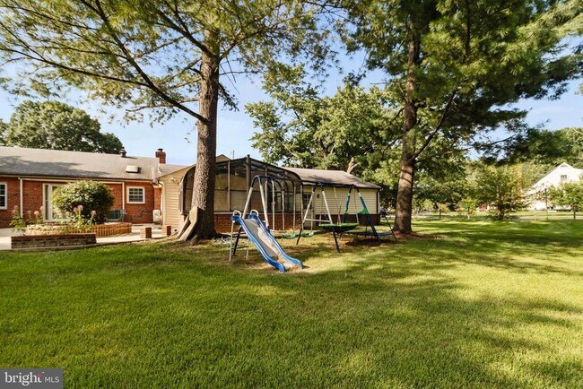 Building Photo - 5601 Dawes Ave