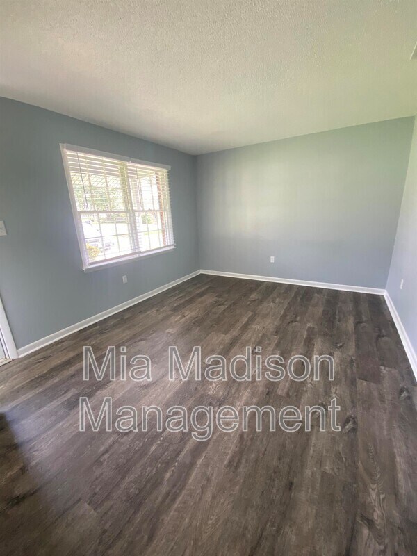 Building Photo - 7 Treadway St