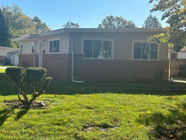 Building Photo - 14451 Sangamon St