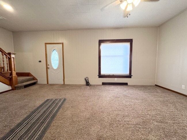 Building Photo - 102 E 8th St