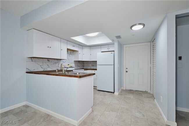 Building Photo - 824 Alderman St