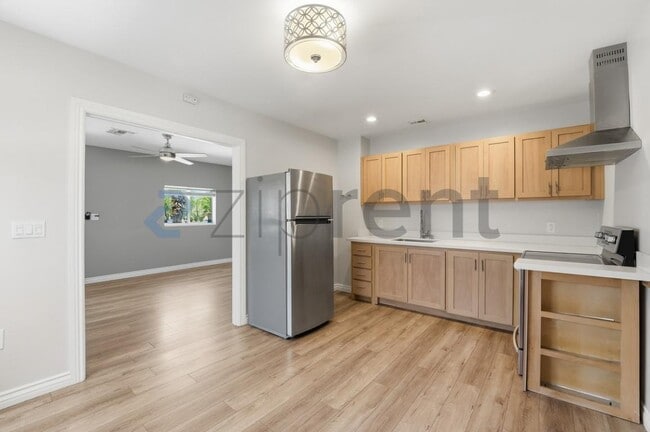 Building Photo - Unit A