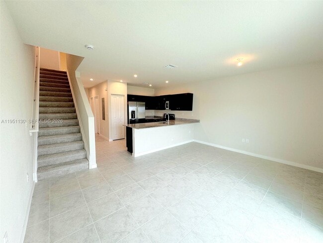 Building Photo - 1054 W Davis Pkwy