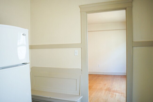 Building Photo - Charming Buckman Studio: Hardwoods, Walk-in Closet & More!