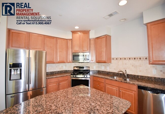 Building Photo - Wonderful 4BR/2.5BA for lease in Franklin, neighborhood pool and playground! Williamson County sc...