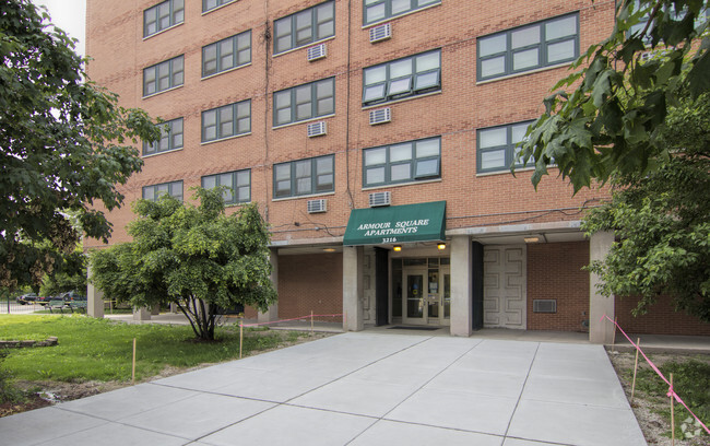 Building Photo - Armour Square