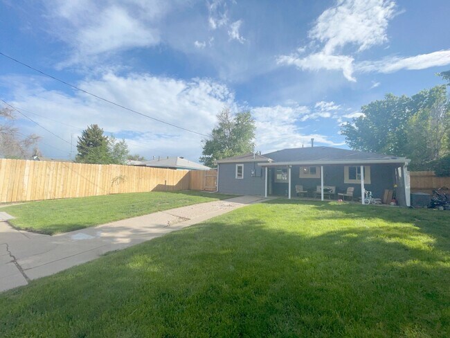 Building Photo - IMPROVED PRICE!!!!!!  Gorgeous 3 bedroom r...