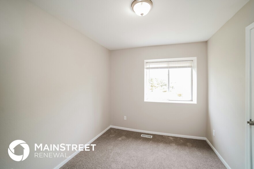 Building Photo - 11515 N Lane Ave