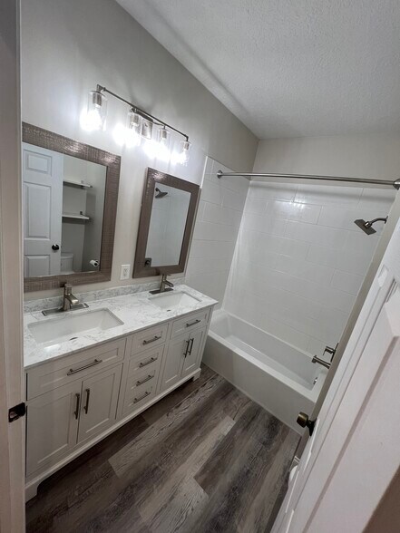 Building Photo - 1342 Crossbill Court