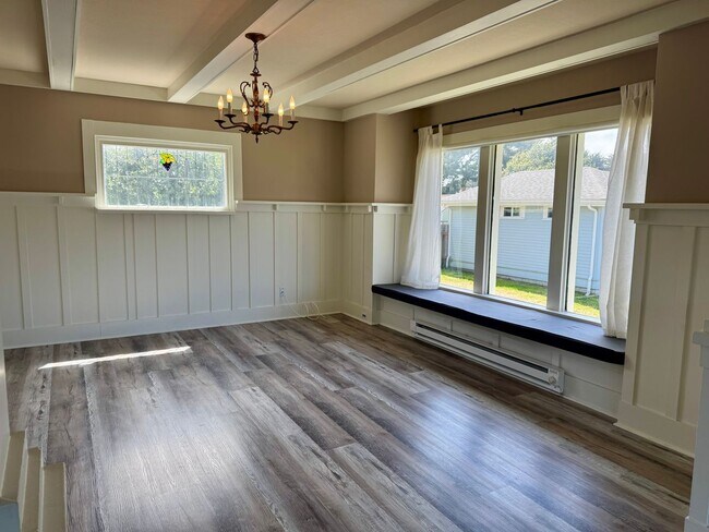 Building Photo - Charming Craftsman in Bandon Heights | 3 Bed / 2 Bath | Ocean & River Views