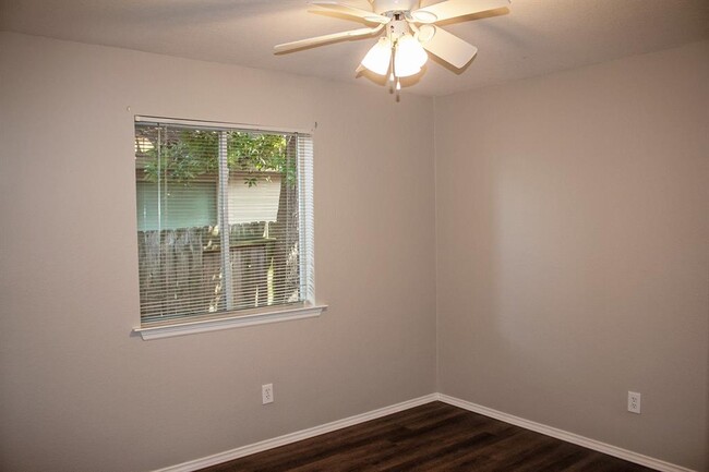 Building Photo - 111 N Misty Dawn Dr