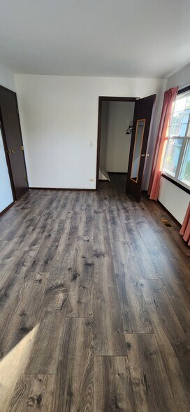Building Photo - 322 Russet Way