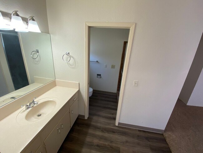 Building Photo - Charming Home for rent in Exeter, Ca