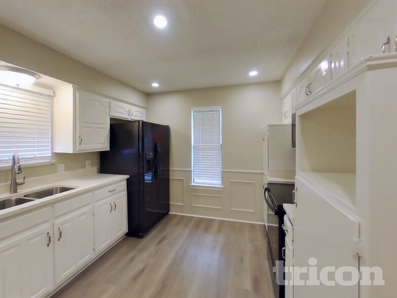 Building Photo - 2001 Libby Ln