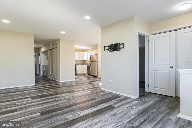 Building Photo - 9463 Ashton Rd