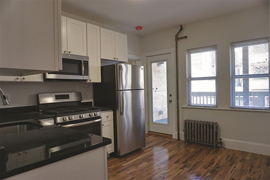 Primary Photo - 39 Bradley St