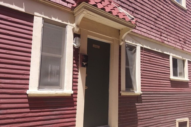 Unit Entrance - 1944 New England St