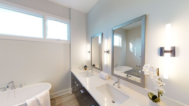 Building Photo - Modern Townhome with Roof Terrace in Dilworth Neighborhood Charlotte NC