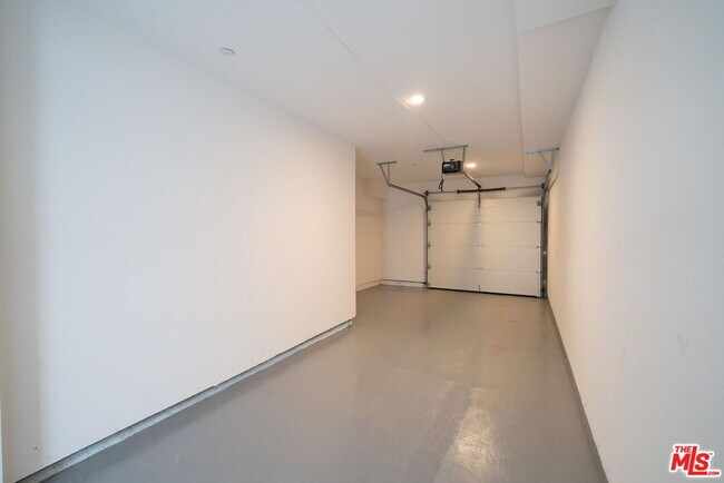 Building Photo - 1435 S Crescent Heights Blvd