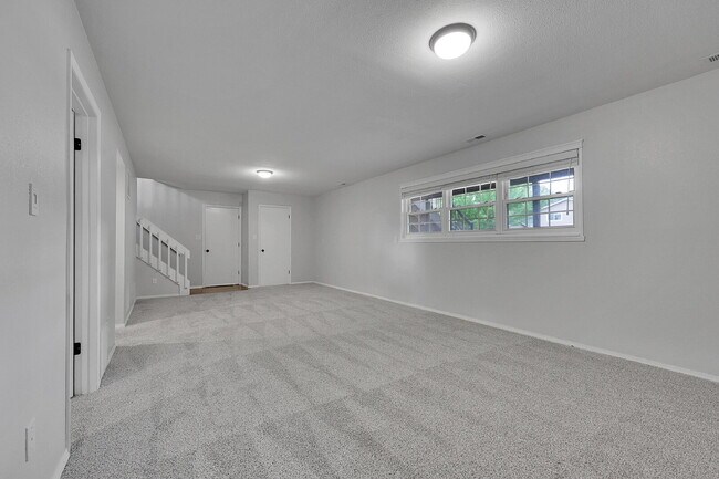 Building Photo - $2,700.00 - 4 Beds, 2 Baths, Single Family...