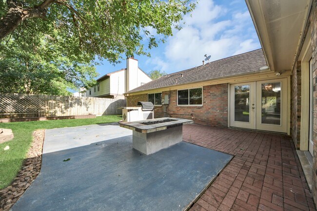 Building Photo - 3402 Hidden Creek Dr