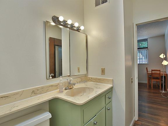 Building Photo - "Charming 3-Bedroom Home with Granite Touc...